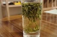 浙江龙井茶的品种有哪些？今年为何价格大幅下跌？