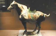 探索洛阳博物馆：唐三彩黑釉马的传奇历史