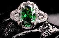 IDee绿水晶戒指：优雅气质的时尚选择
