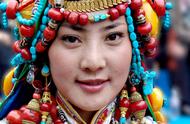 揭秘藏族配饰：九眼天珠价值超越百万