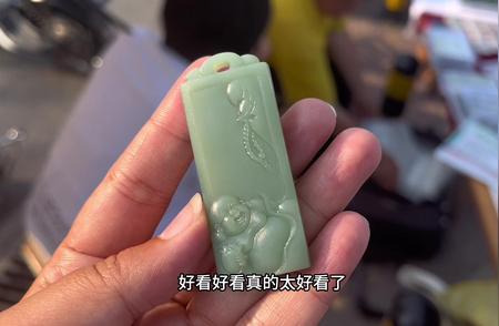 精选吊坠挂件：展现你的独特品味