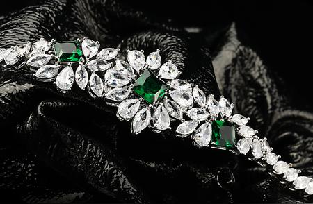 探索法国IDee绿宝石手链：贵族色彩与轻奢魅力