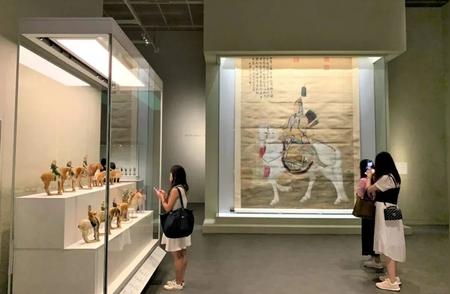 揭秘香港故宫新展：69件珍品璀璨亮相
