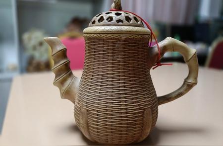 老茶壶的魅力：超越泡茶工具的传统文化