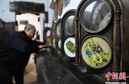 重庆古玩集市：老物件展现时代风采