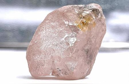 安哥拉发现300年难逢之大粉钻，震惊全球珠宝界！