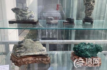 青岛崂山绿石与潍坊鲁座传统赏石联展在市北区古玩城盛大开幕
