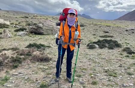 上海女子独自徒步大雪山遭遇失联，警方全力搜寻进行中