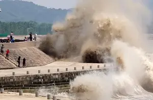 钱塘江潮水汹涌，观潮安全重中之重