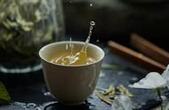 春季饮茶养生，万物皆有时，花茶虽非名茗，却是春季最佳健康之选