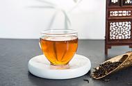 北大研究揭示：每日饮茶超过4克，胃癌风险上升46%？喝茶的利弊何在？