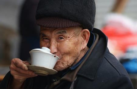 长期饮茶者的惊人发现：49万人研究揭示2-3杯茶的延寿效果