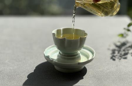 揭秘做旧茶：寿眉与白牡丹的真相