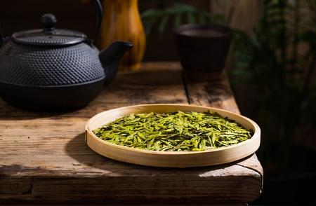 茶叶保质期揭秘：绿茶、红茶及黑茶等六大茶类存放时限指南