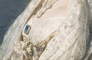 英国维多利亚女王引领潮流：祖母绿戒指的订婚传统
