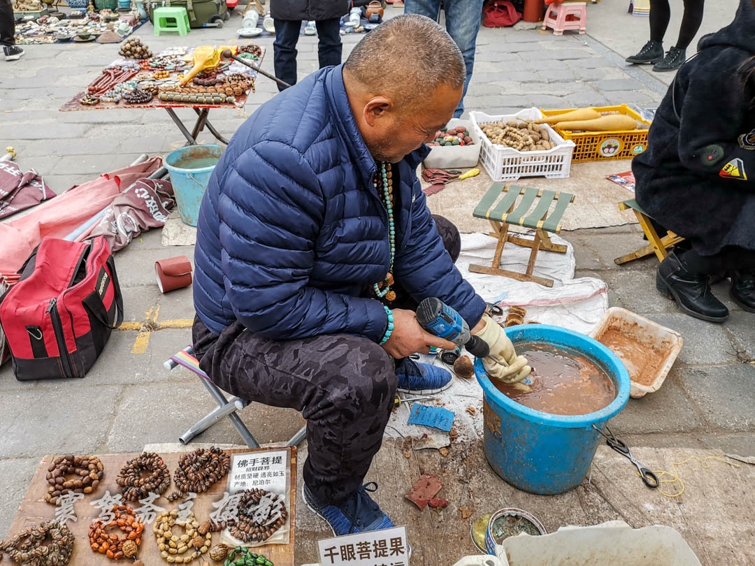 想知道“千眼菩提”是一种什么样的文玩饰品么，那就来这里看看吧